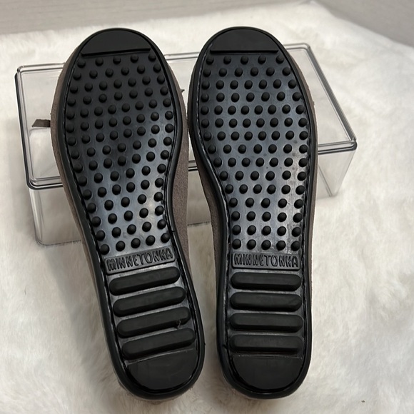 MINNETONKA Suede Moccasins, gray size 6 - Picture 11 of 13
